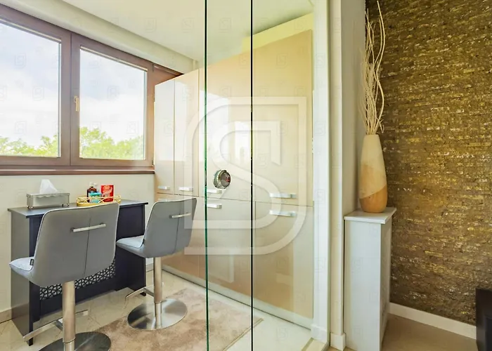 Junior By Kristal Collection 布加勒斯特